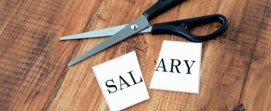 هل يحق لصاحب العمل تخفيض راتب الموظف؟