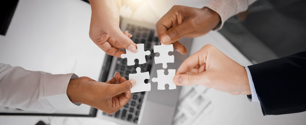 العمل ضمن فريق: مهارة أساسية لنجاحك الوظيفي وتطورك المهني