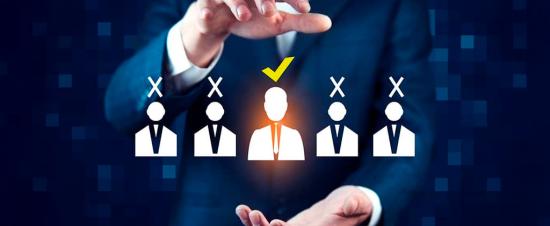 الموظف المرئي مقابل الموظف الكفء: من يفوز عن بُعد؟