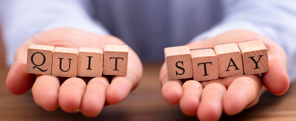 هل يجب تغيير وظيفتك أم البقاء؟ إشارات مهمة لا تتجاهلها