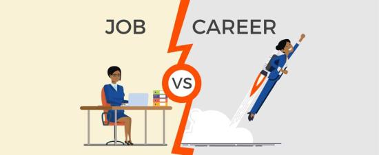 الفرق بين الوظيفة والكارير: أيهما يبني مستقبلك المهني؟