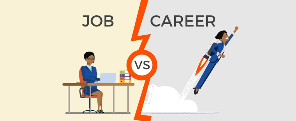 الفرق بين الوظيفة والكارير: أيهما يبني مستقبلك المهني؟