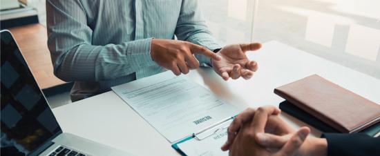 لغة الجسد في مقابلة العمل: أهم الإشارات التي تعزز فرص قبولك