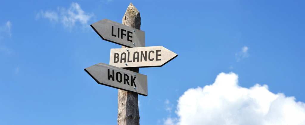 العلاقة بين تنظيم الوقت والصحة النفسية للعاملين عن بعد